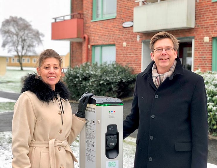 marie-werner-och-christian-schwartz-vid-laddstolpe_liten