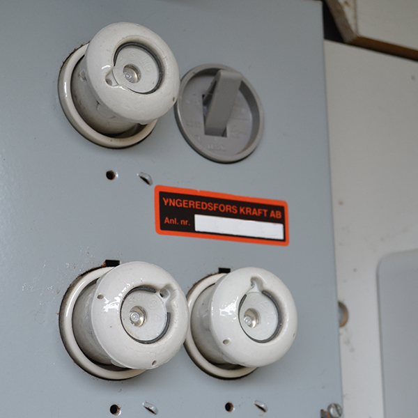 Byta Propp I Proppskap (Byta Propp, tecken överbelastning, behörig elektriker, berörda kretsen, elektriker Elinstallationer) Byta Propp I Proppskap